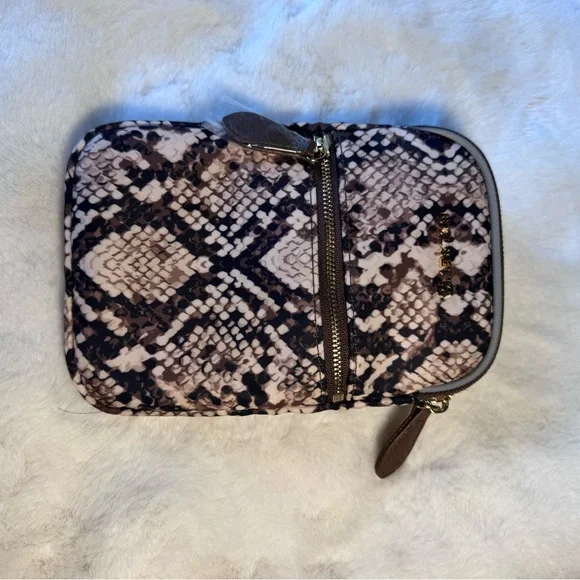 Bolsetta Snake Print Magnetic Phone Blocking Hip Pouch - Picture 3 of 4